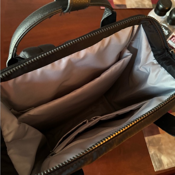 Bagallini SoHo backpack - Picture 2 of 4